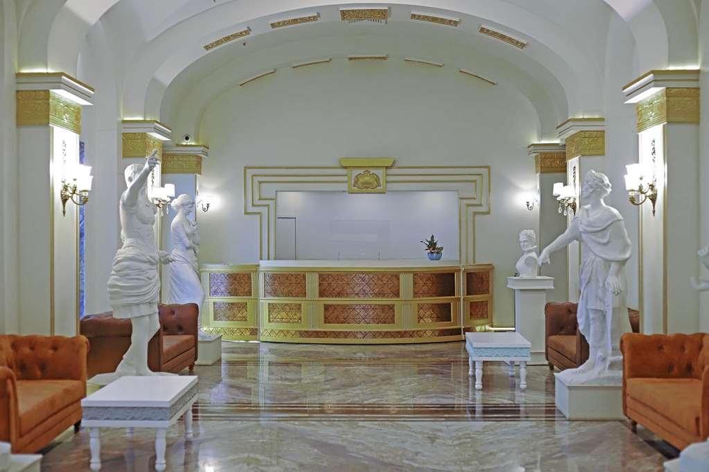 Clarion Inn Indore Interior photo
